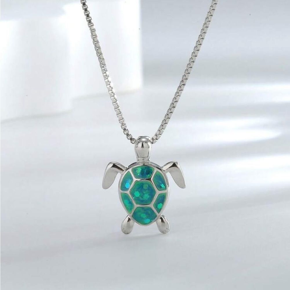 Turtle Pendant Necklace Q905